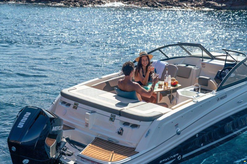 Bayliner VR6 CUDDY OUTBOARD