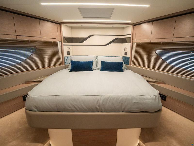 Sunseeker 74 Sport Yacht