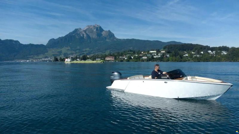Flying Shark 5.7 Bowrider