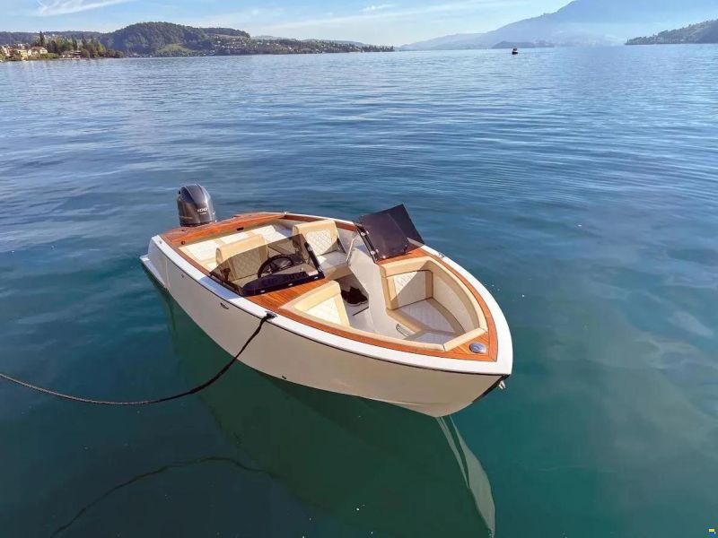 Flying Shark 5.7 Bowrider