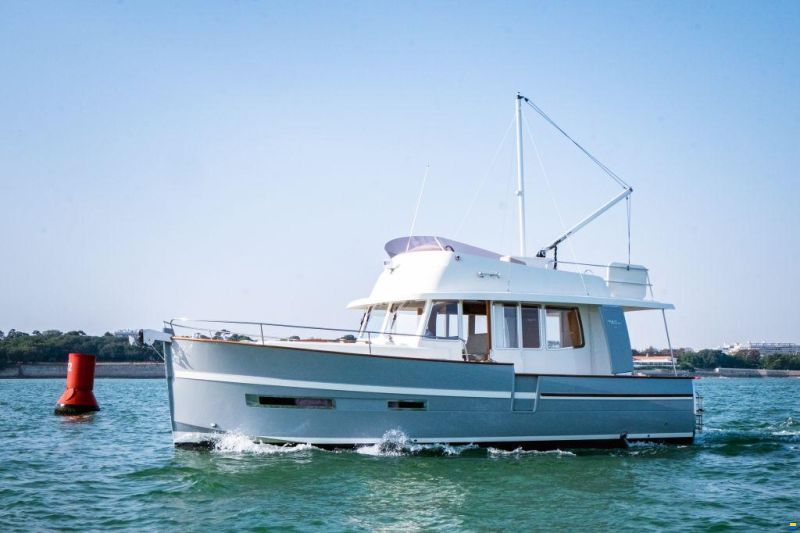 Rh&eacute;a 34 Trawler