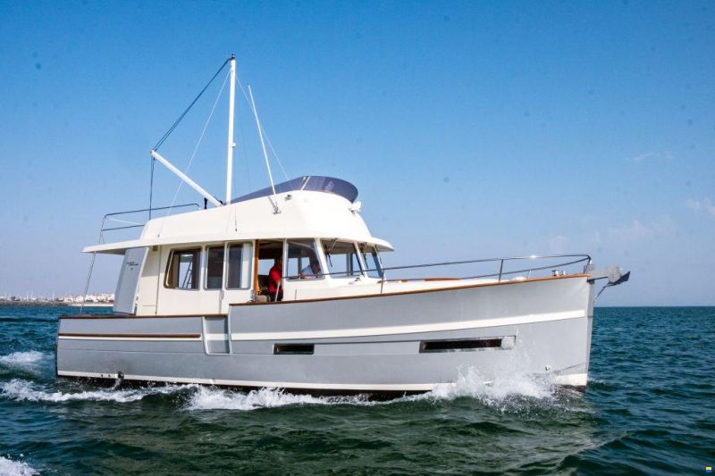 Rh&eacute;a 34 Trawler