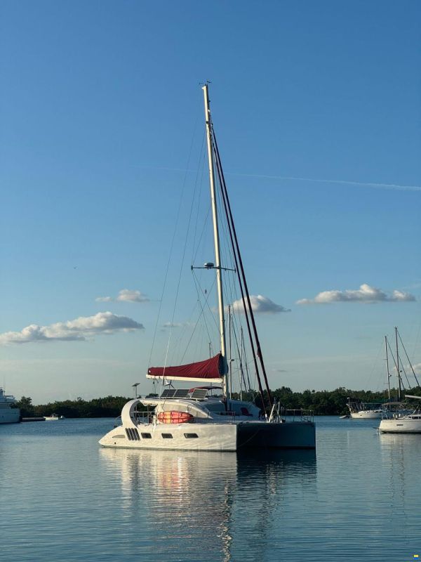 Dean Catamarans 5000