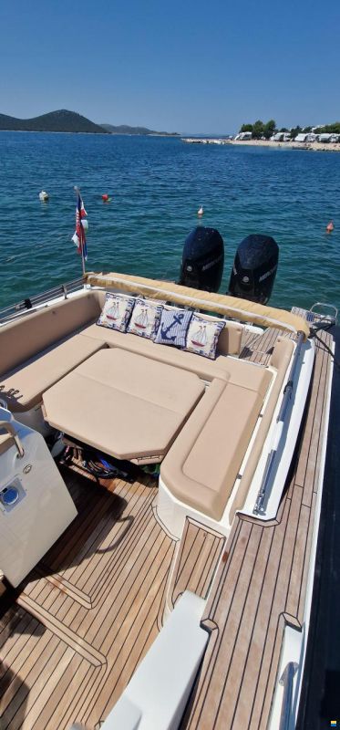Nuova Jolly Prince 33 Sport Cabin