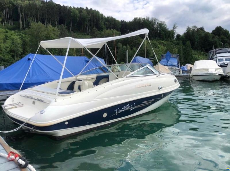 Rinker 212 Festiva Cuddy