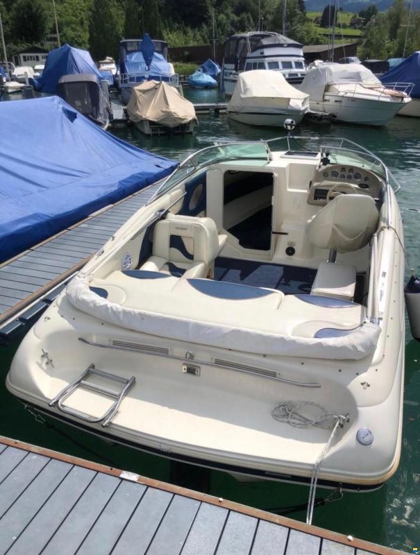 Rinker 212 Festiva Cuddy