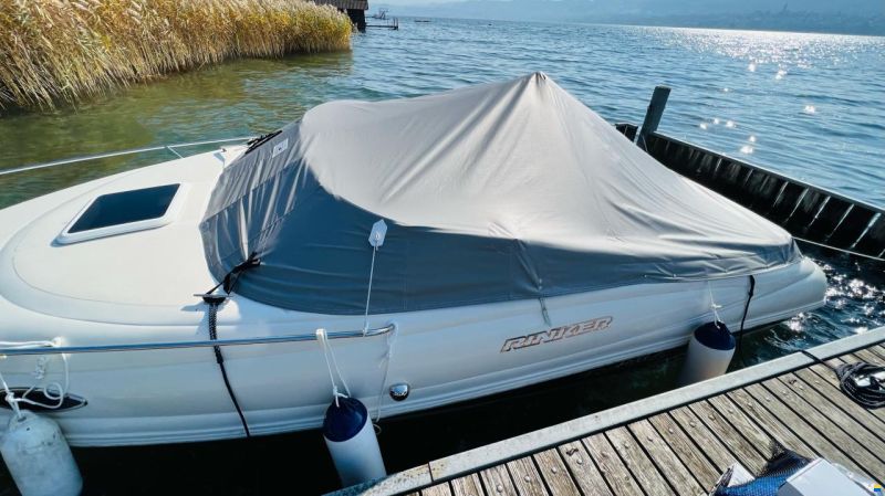 Rinker 212 Festiva Cuddy