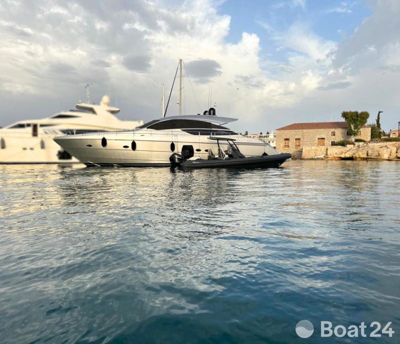 Pershing 64