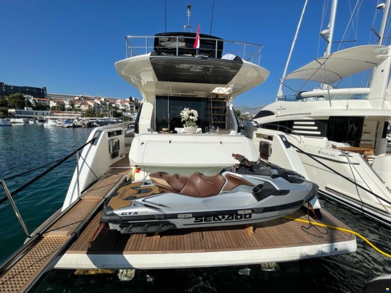 Ferretti 670