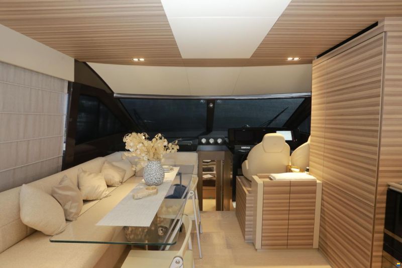 Ferretti 670