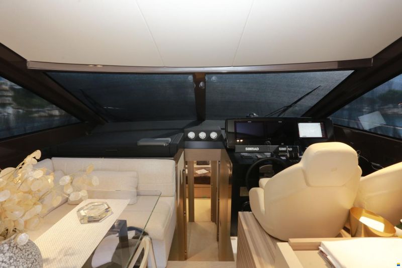 Ferretti 670