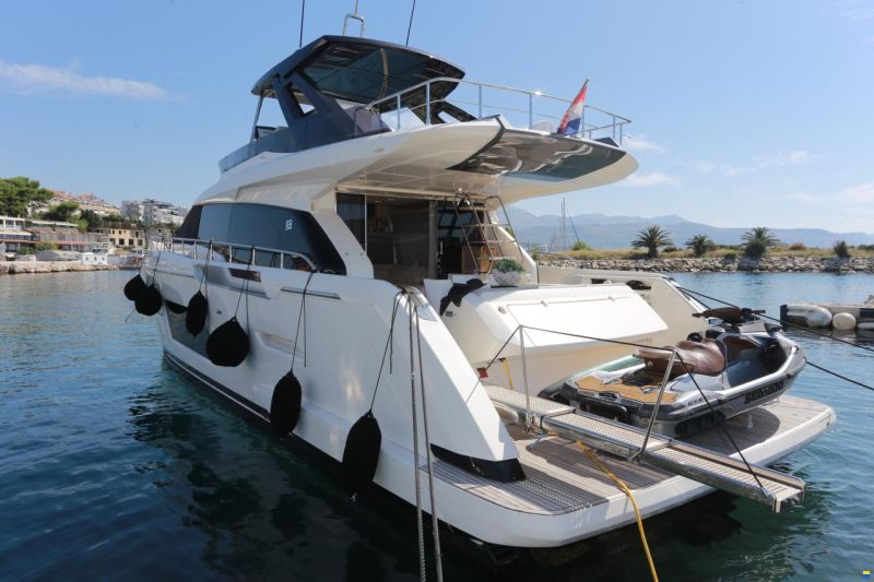 Ferretti 670