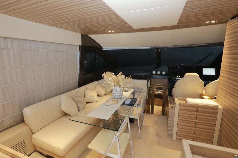 Ferretti 670