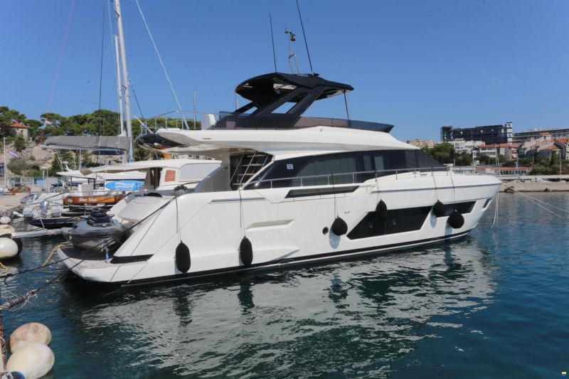 Ferretti 670