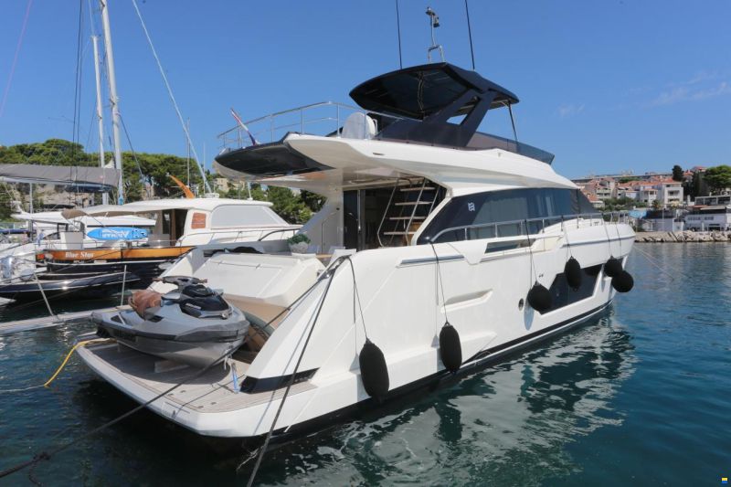 Ferretti 670