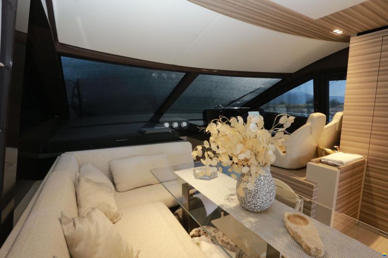 Ferretti 670