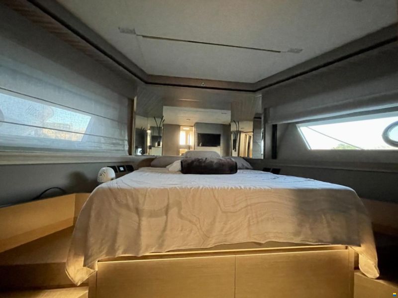 Ferretti 670