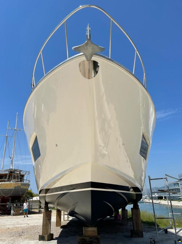 Ferretti 670