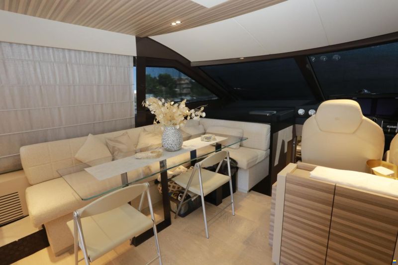 Ferretti 670