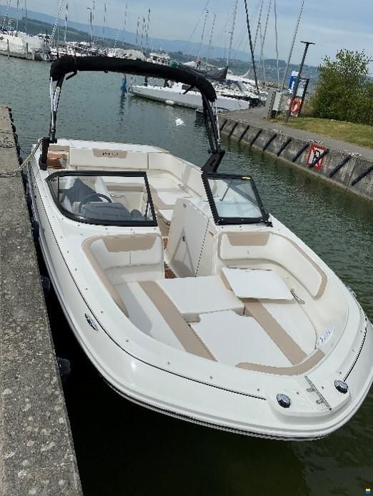 Bayliner VR 6 Wake