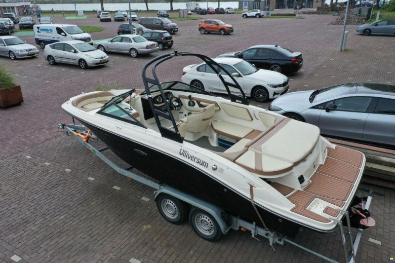 Sea Ray 210SPX