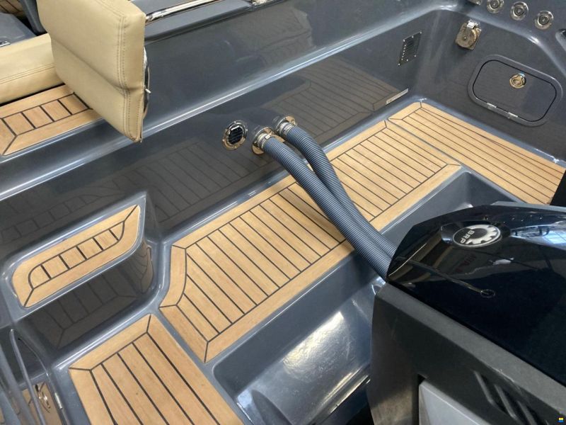 ZAR Formenti ZAR 95SL mit 2x300 Evinrude