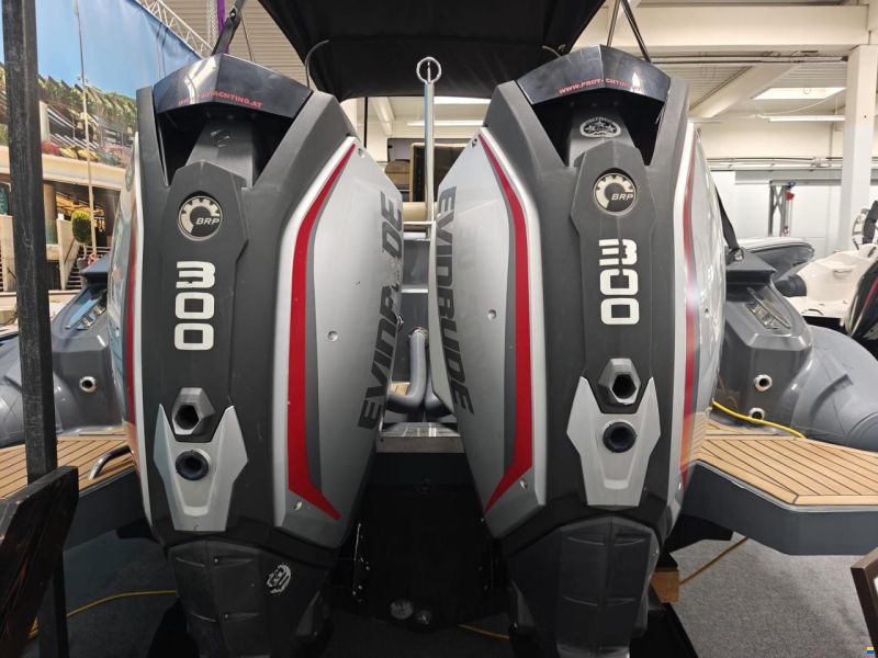 ZAR Formenti ZAR 95SL mit 2x300 Evinrude