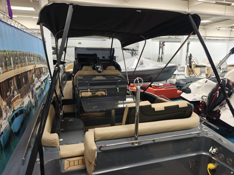 ZAR Formenti ZAR 95SL mit 2x300 Evinrude