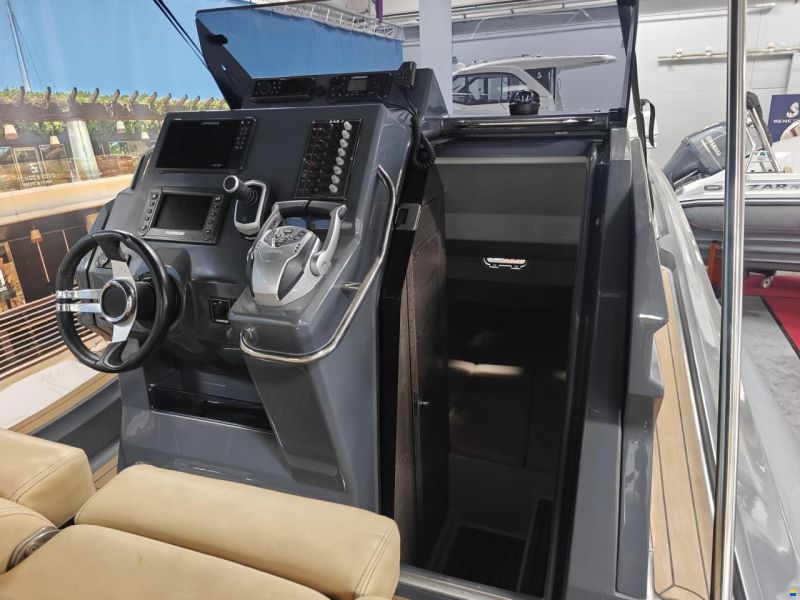 ZAR Formenti ZAR 95SL mit 2x300 Evinrude