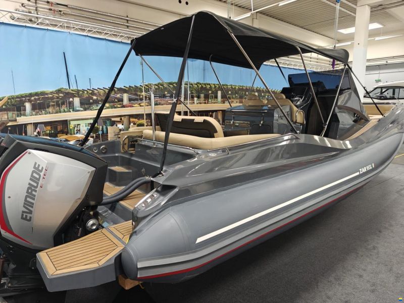 ZAR Formenti ZAR 95SL mit 2x300 Evinrude