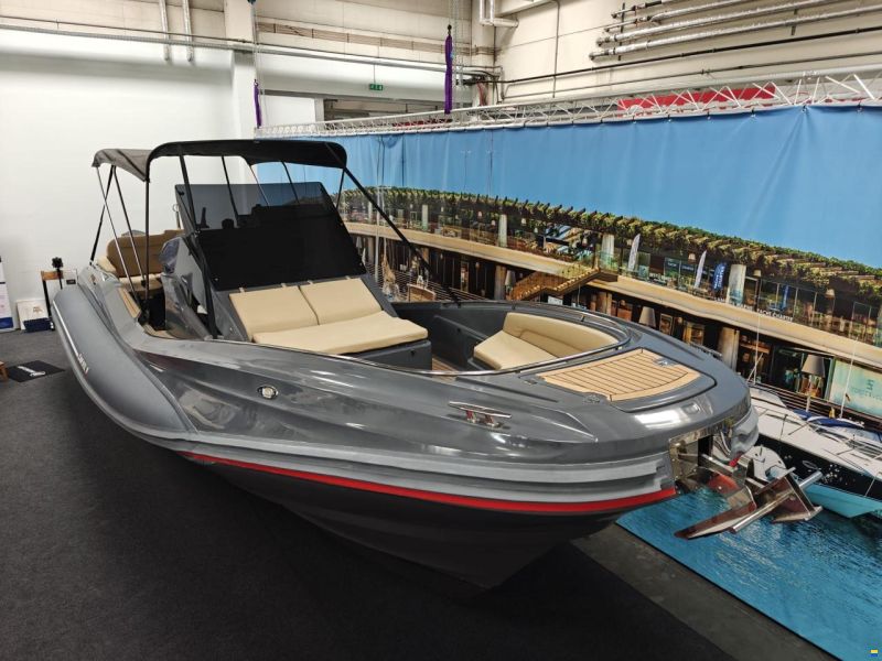 ZAR Formenti ZAR 95SL mit 2x300 Evinrude