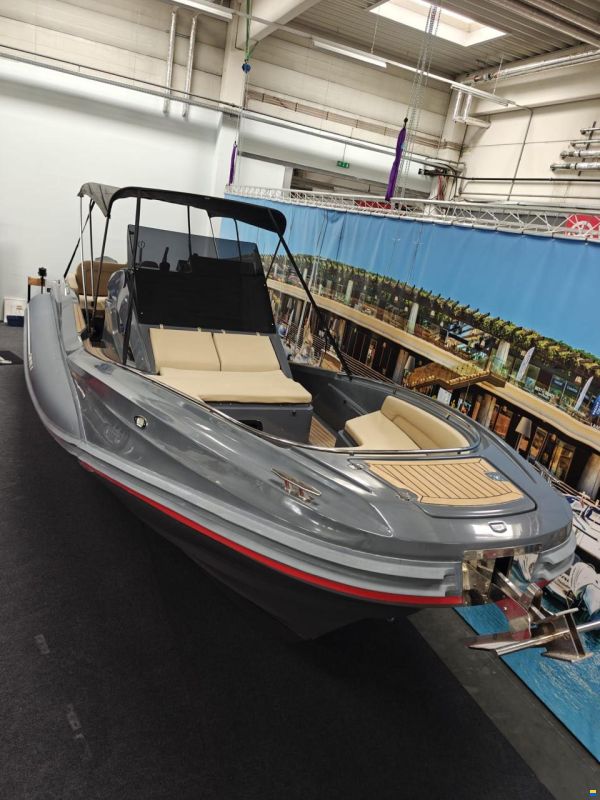 ZAR Formenti ZAR 95SL mit 2x300 Evinrude