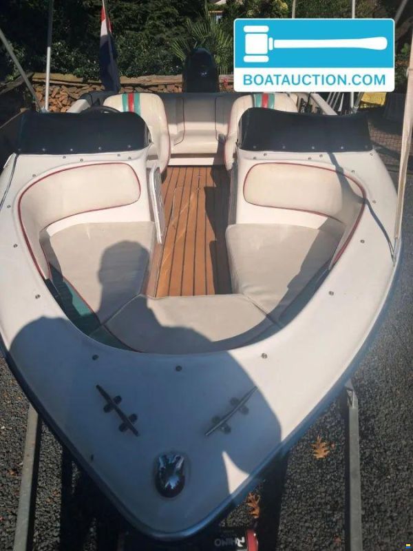 Dynamic 5000 Bowrider