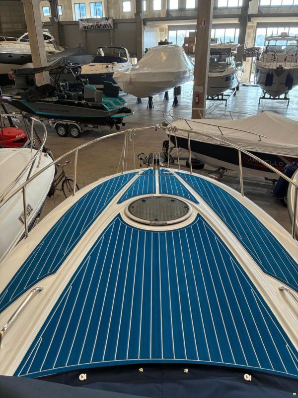 Crownline 270CR
