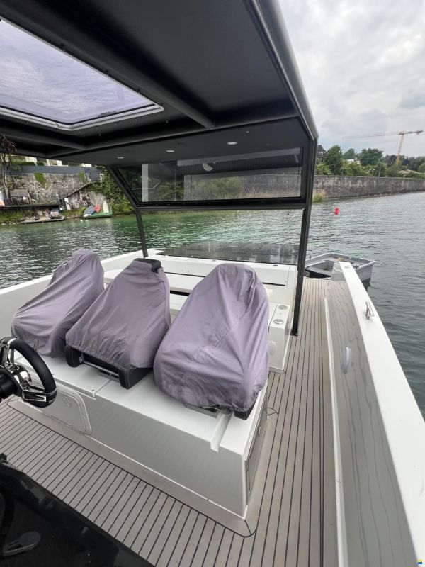 De Antonio D28 explorer