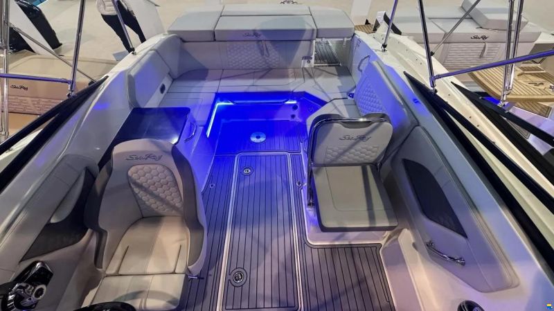 Sea Ray Sunsport 230