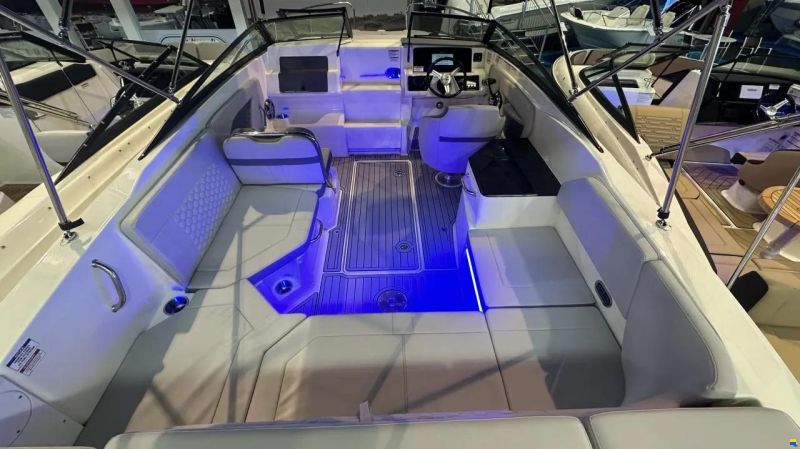 Sea Ray Sunsport 230