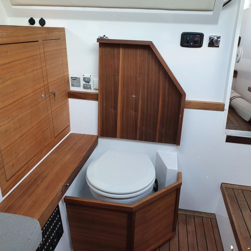 Axopar 37 Cabin