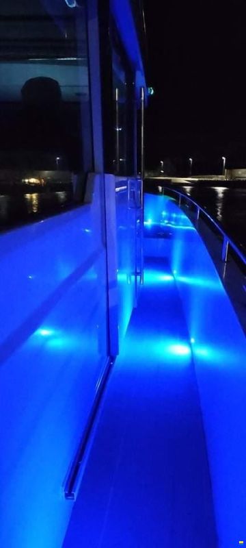 Axopar 37 Cabin