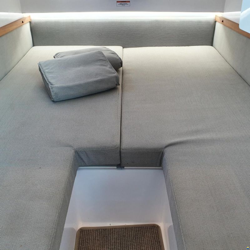 Axopar 37 Cabin