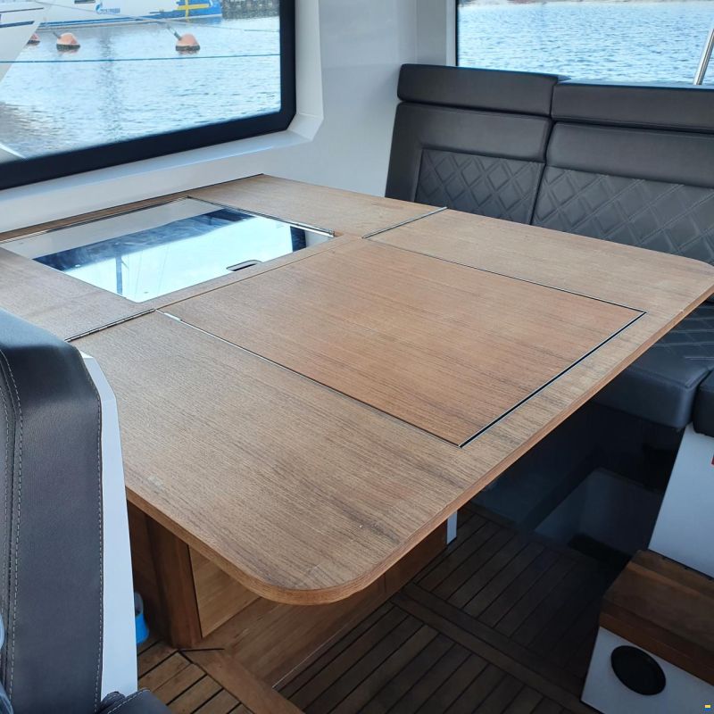 Axopar 37 Cabin
