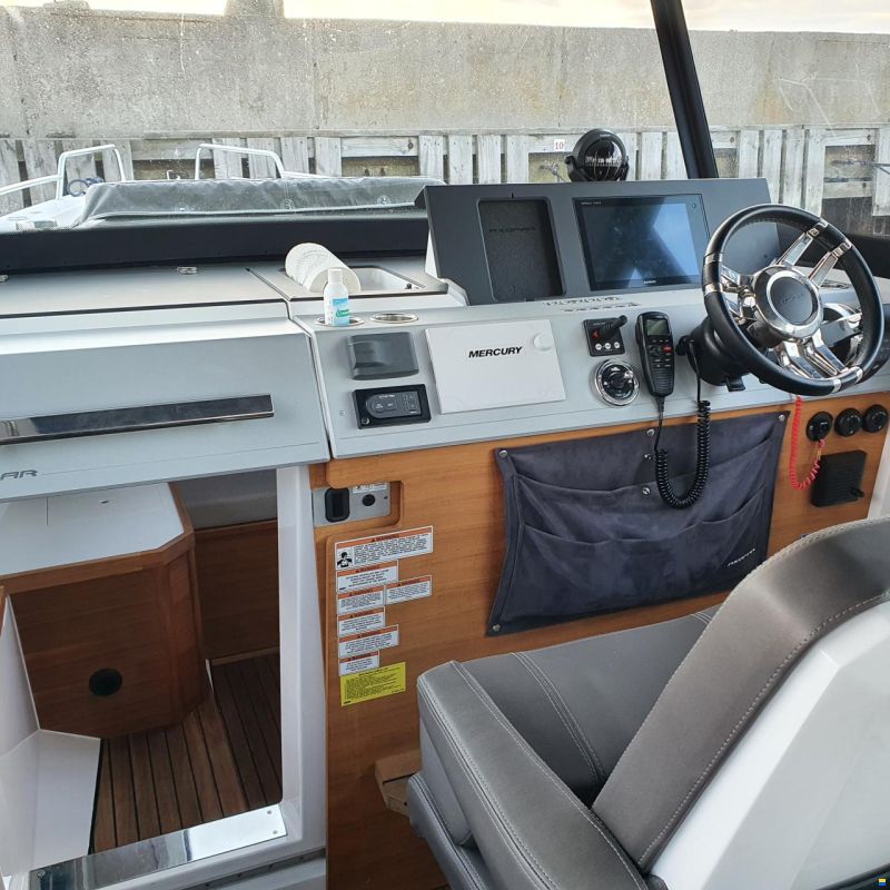 Axopar 37 Cabin