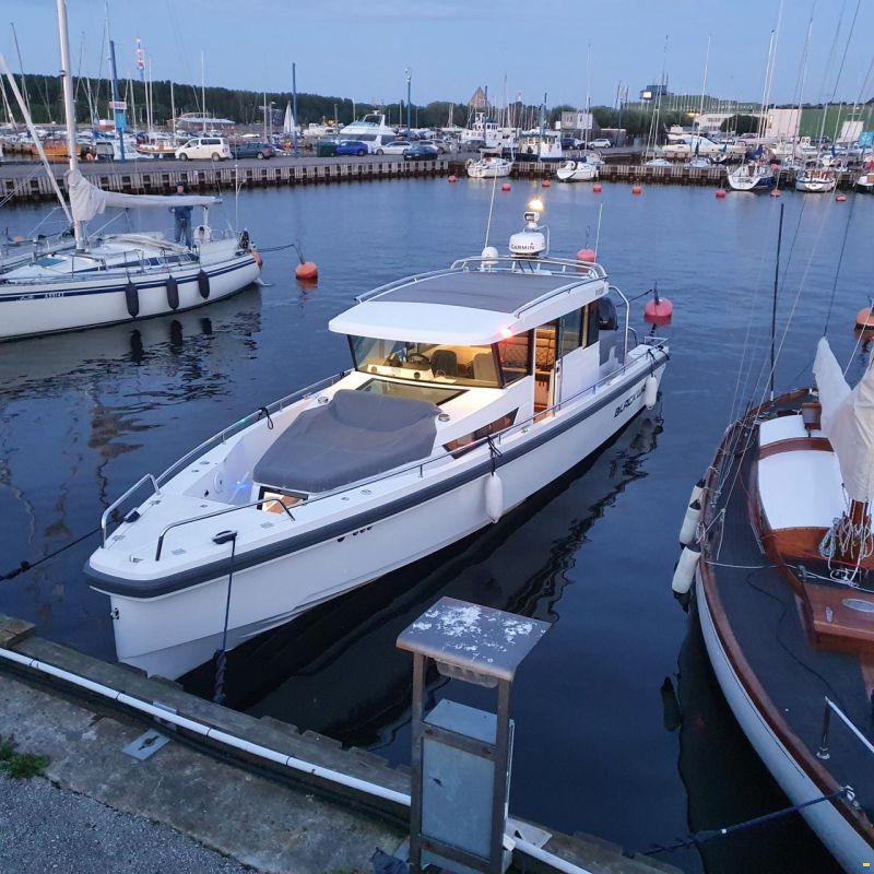 Axopar 37 Cabin