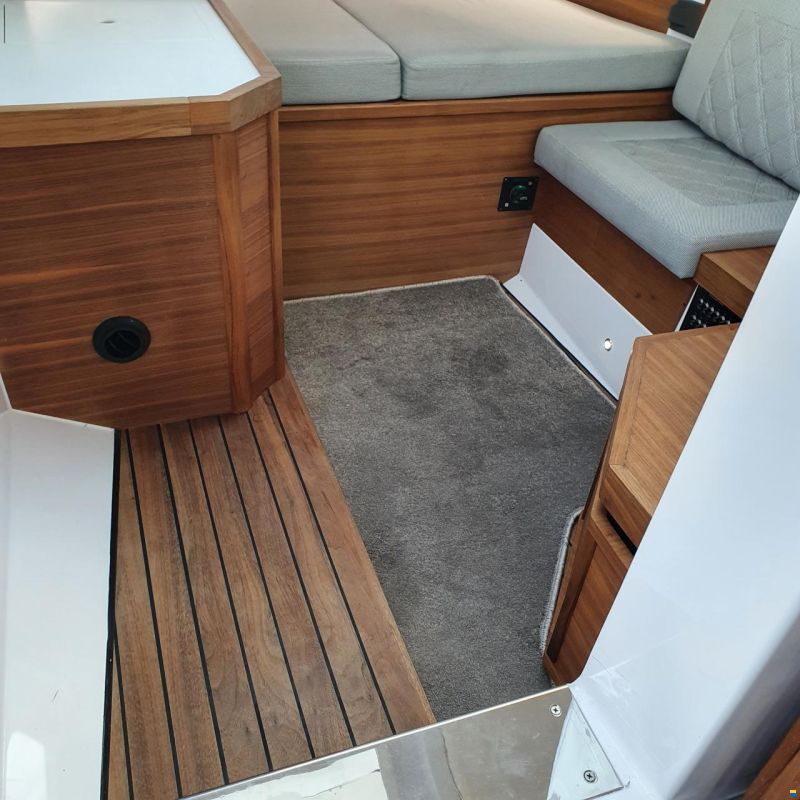 Axopar 37 Cabin
