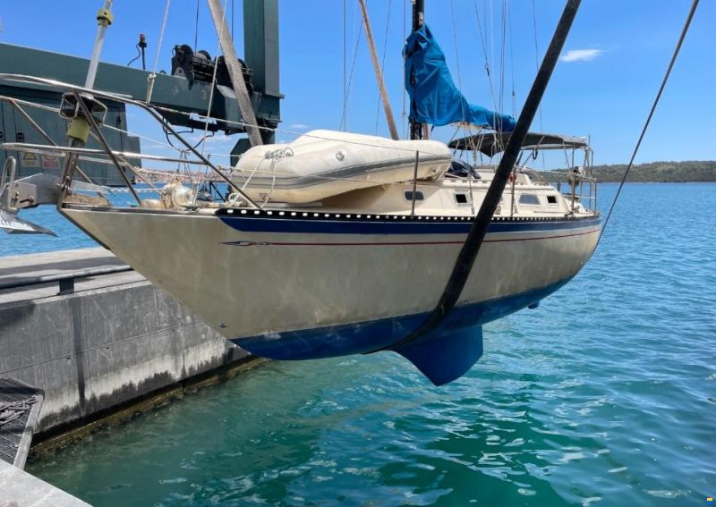 Islander 36 Tall rig