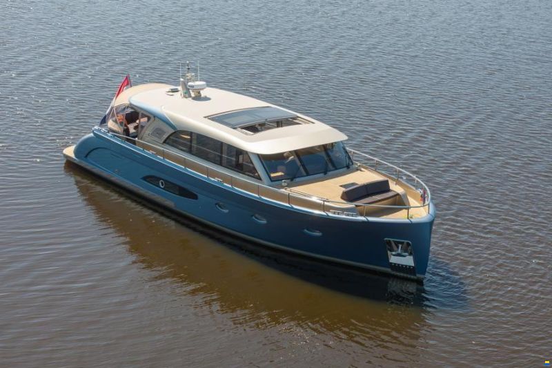 Holterman & De Vries 53 Commander