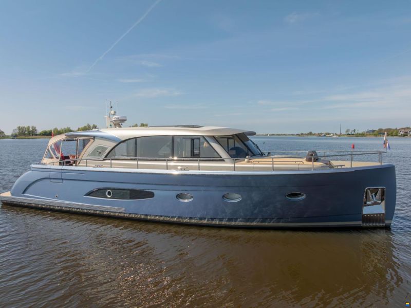 Holterman & De Vries 53 Commander