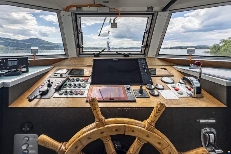 Portier Fahrgastschiff mit Bootplatz