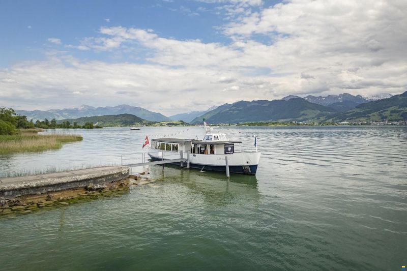Portier Fahrgastschiff mit Bootplatz