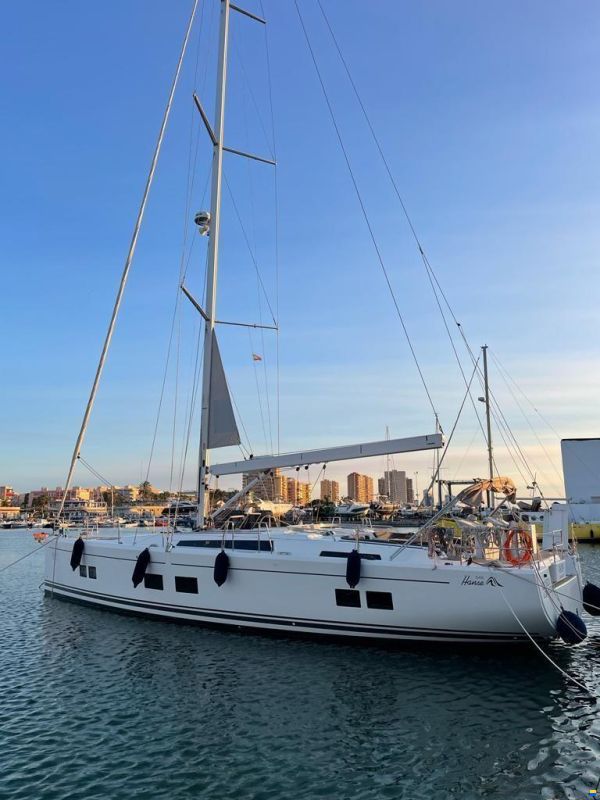 Hanse 548